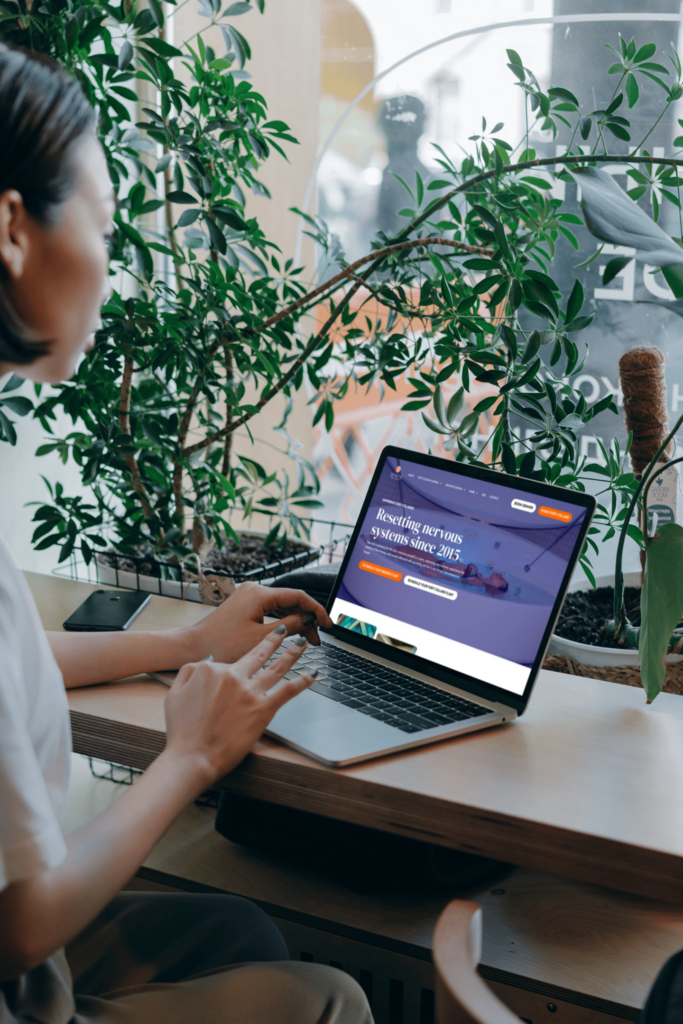 Samana Float Center website shown on desktop and mobile